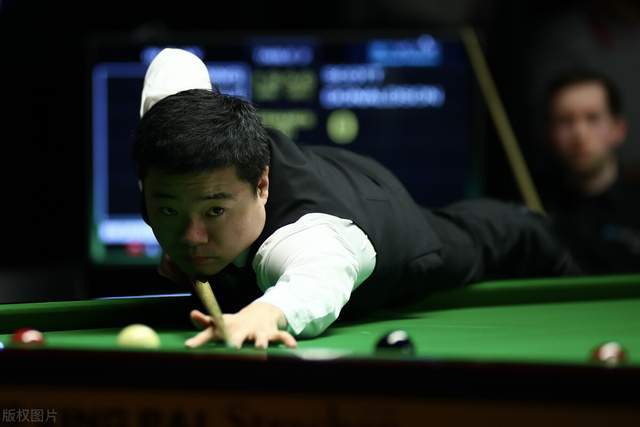 图靠近篮筐 图靠近篮筐