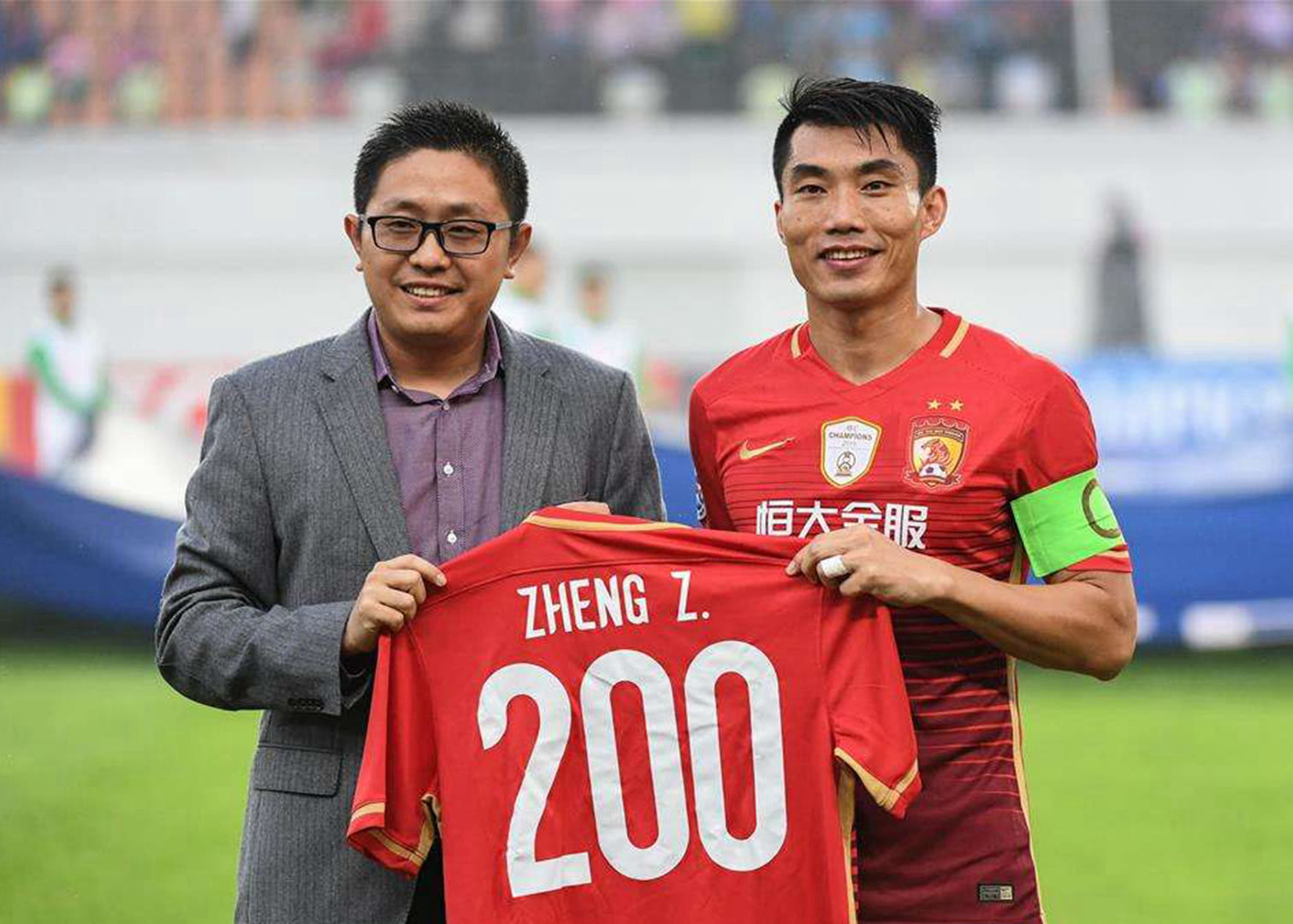 两位嘉宾的 两位嘉宾的